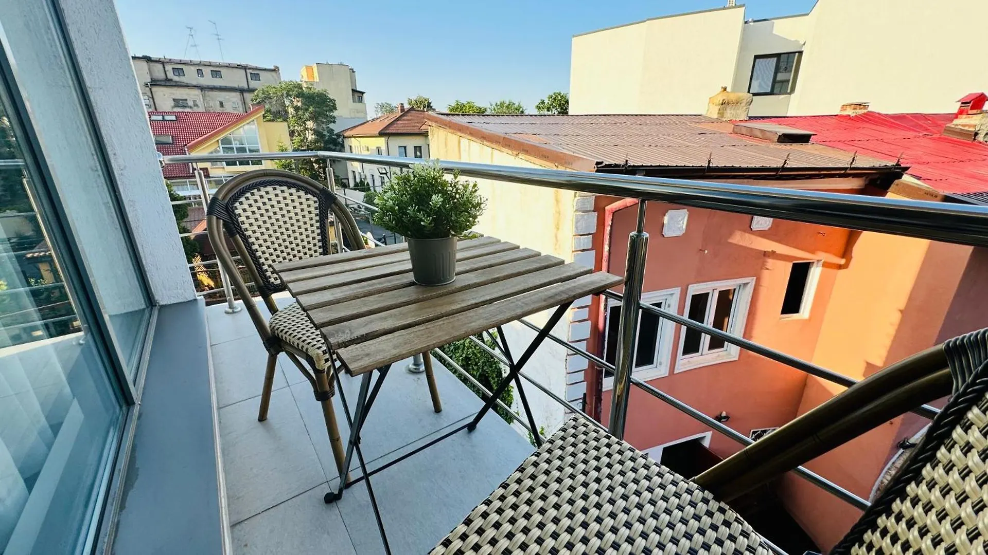 Urban Paradise - Modern Central Accommodation Bucarest