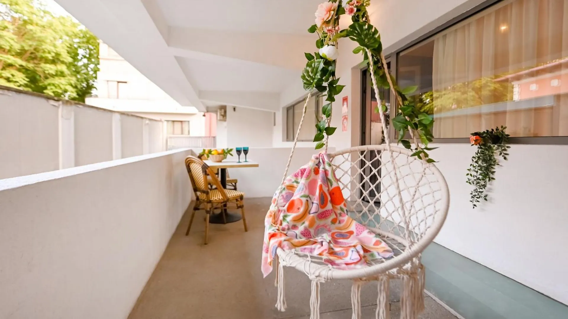 Urban Paradise - Modern Central Accommodation Bucarest