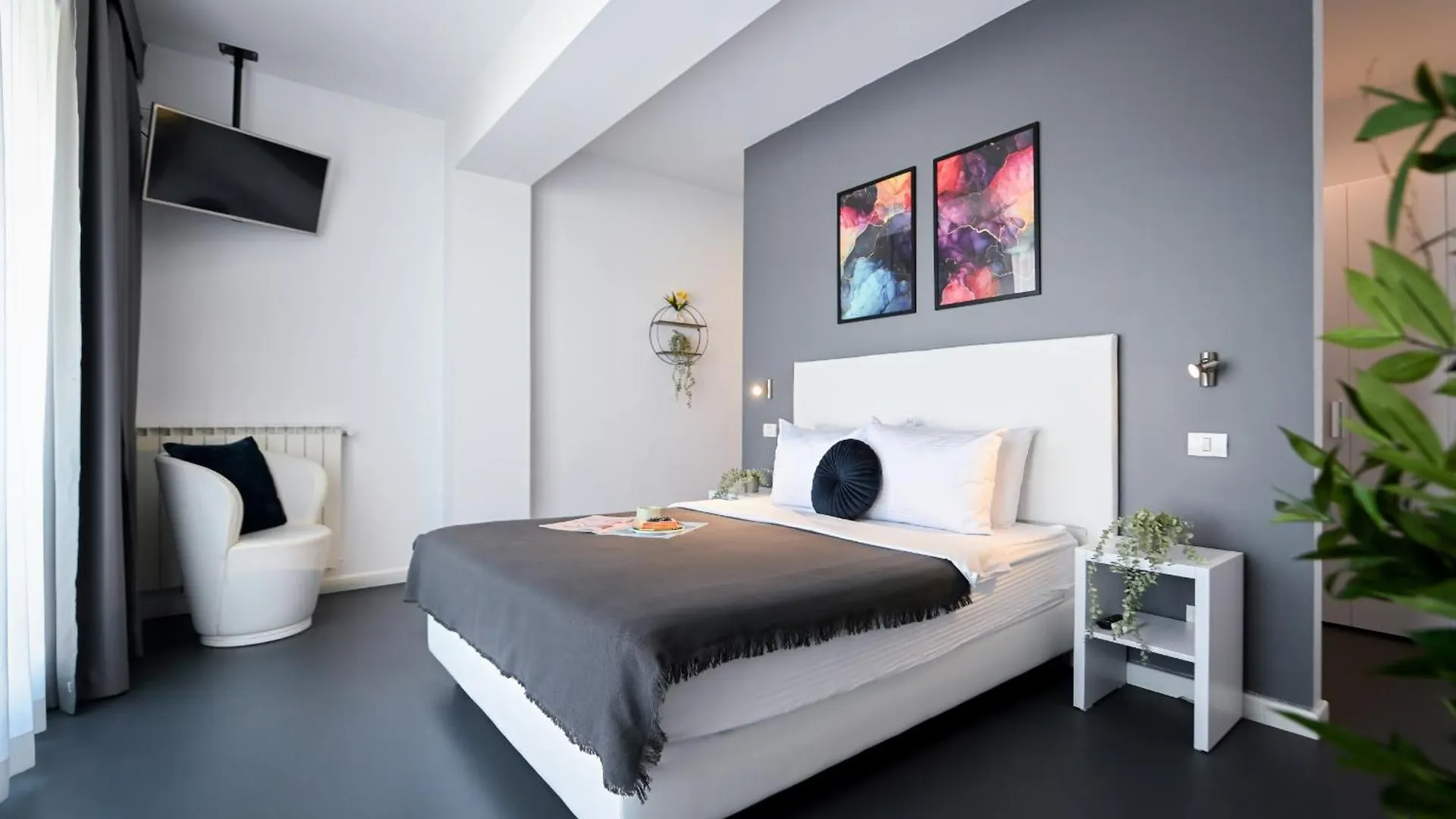 Apartment Urban Paradise - Modern Central Accommodation Bucharest Romania