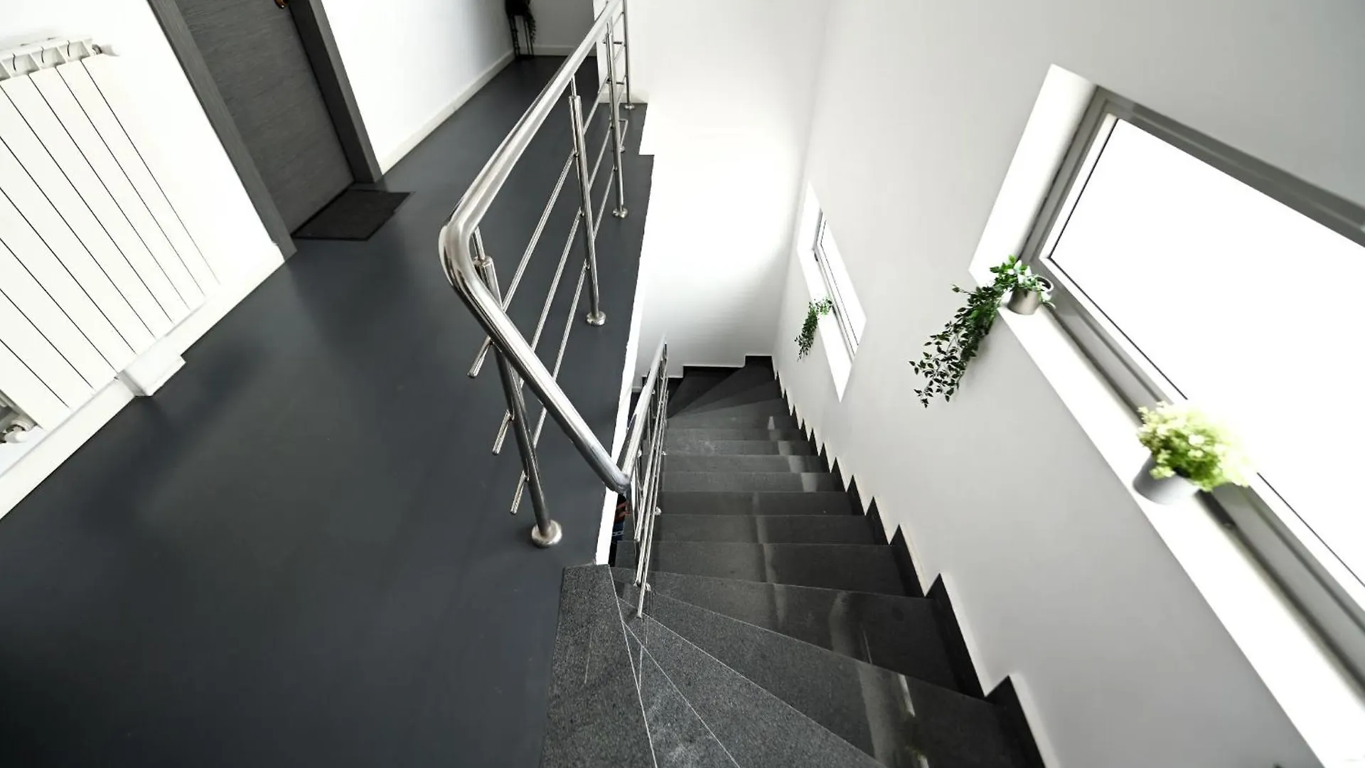 Urban Paradise - Modern Central Accommodation Bucharest