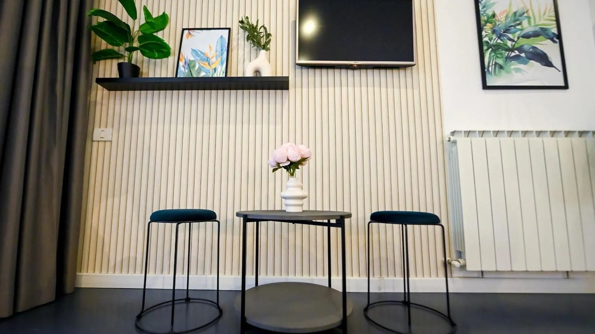 Apartment Urban Paradise - Modern Central Accommodation Bucharest Romania