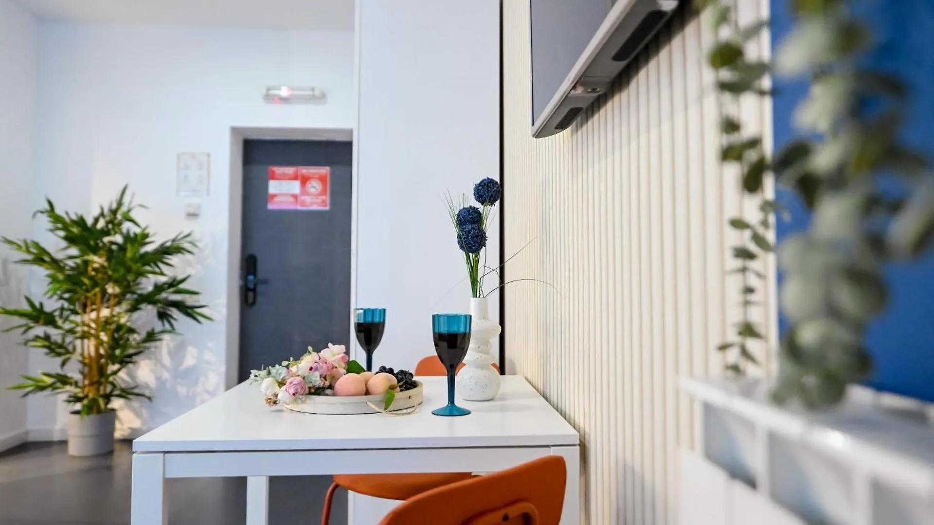Urban Paradise - Modern Central Accommodation Bucharest Apartment